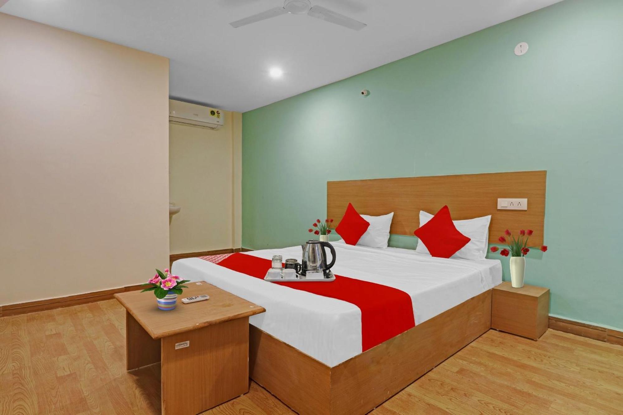 Hotel O Lavish Stay Hyderabad Bagian luar foto