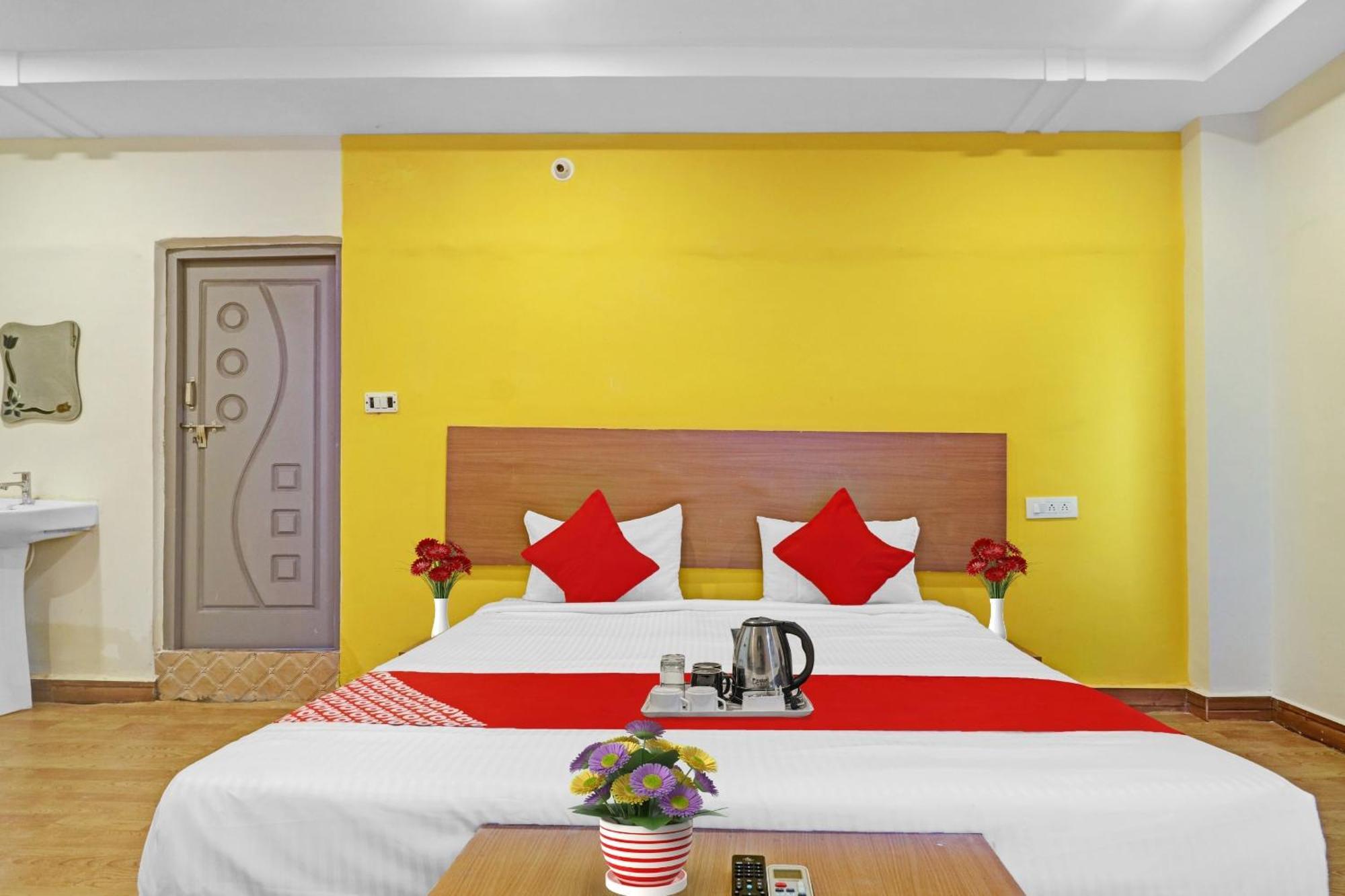 Hotel O Lavish Stay Hyderabad Bagian luar foto